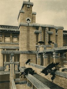 高梨由太郎 編『帝國ホテル』洪洋社, 1923年 より 第26図｢帝國ホテル 渡り廊下と右翼の一部｣ 個人蔵