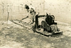 記録写真 《機械化された露天平場掘りの採石場》｜1960年前後｜大谷石材協同組合蔵 (C)Ooya Stone Cooperative