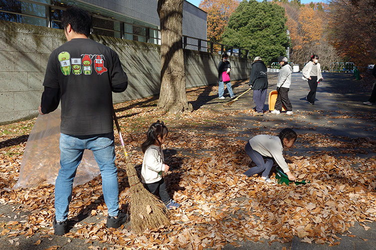 落ち葉ひろい２